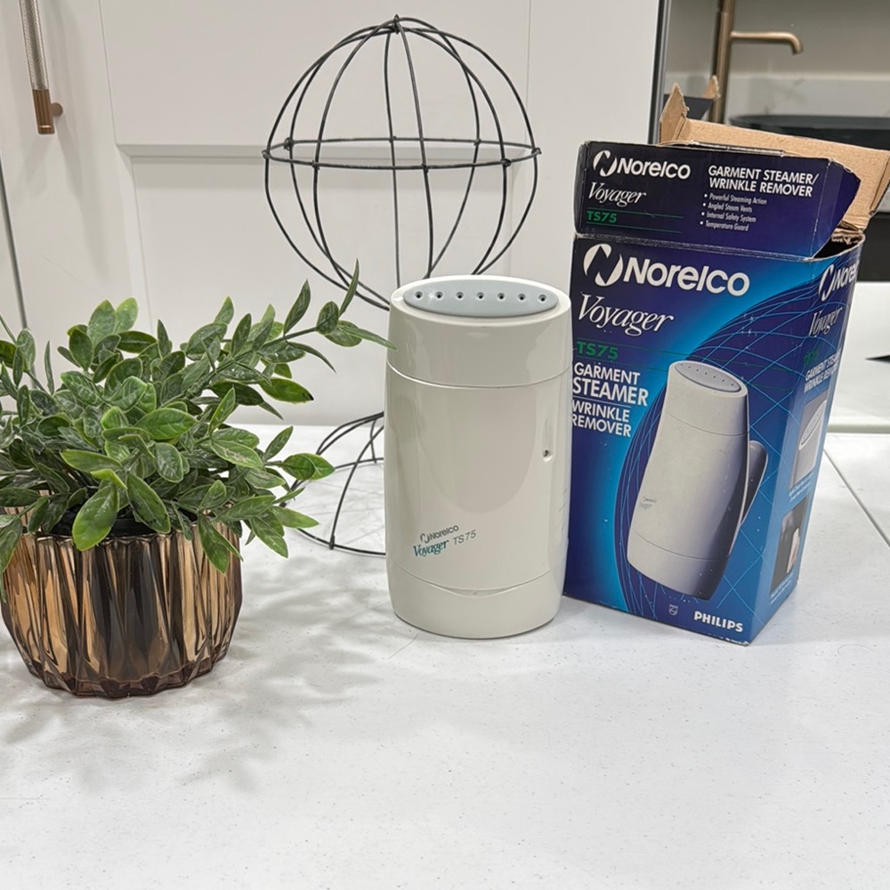 Norelco Voyager Garment Steamer - White